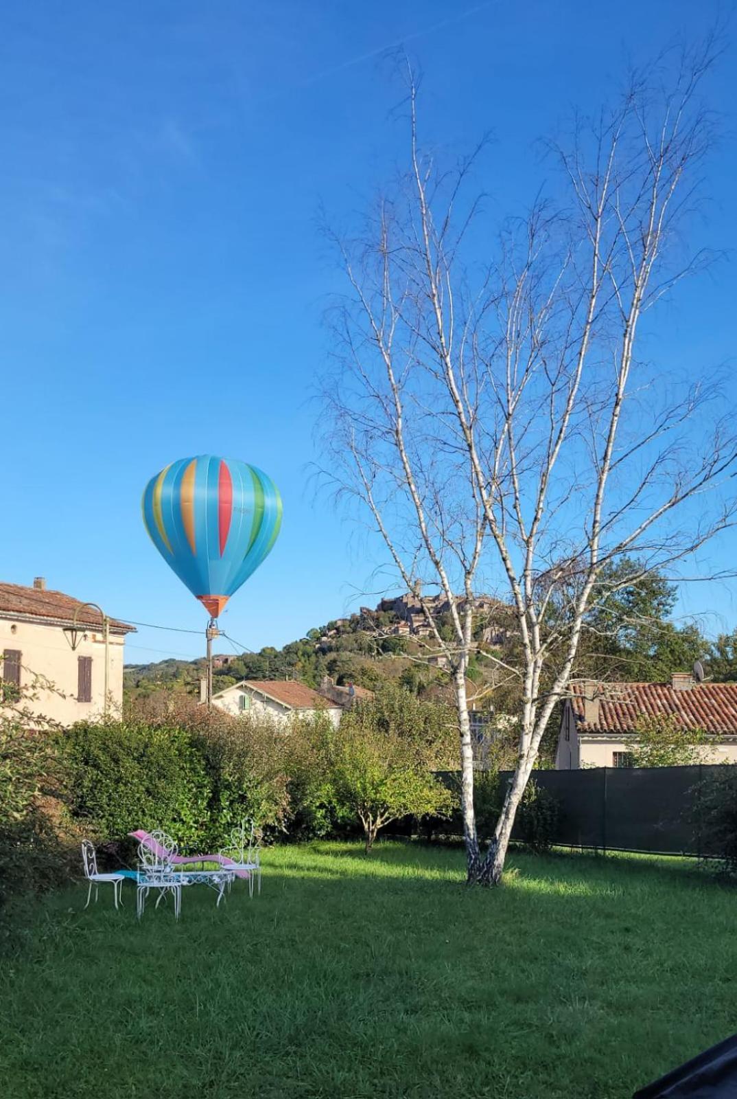 La Jolie Vue Et La Maison De La Tour- Cordes-Sur-Ciel Les Cabannes  Luaran gambar
