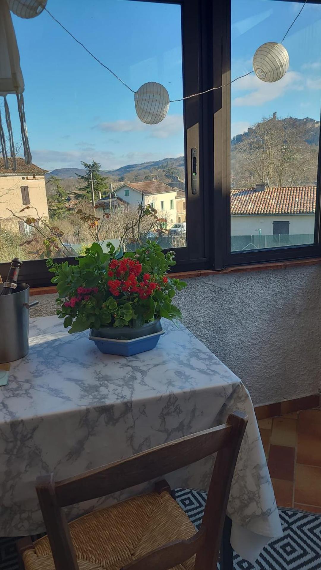 La Jolie Vue Et La Maison De La Tour- Cordes-Sur-Ciel Les Cabannes  Luaran gambar